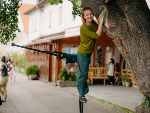 Festival Mosty dlouhodobě propojuje různé generace a komunity prostřednictvím společného zážitku, pohybu a kreativity.