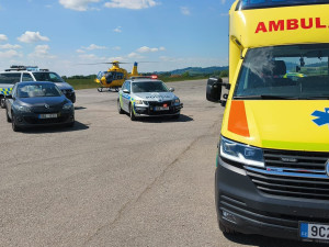 Na letišti ve Všechově se těžce zranil řidič čtyřkolky, při pádu neměl helmu