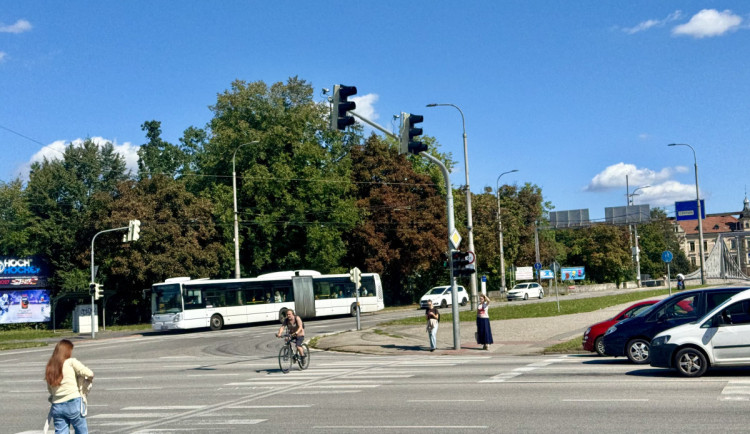 Konec projíždění na červenou. Budějce nasadí první kamerový dohled nad křižovatkou