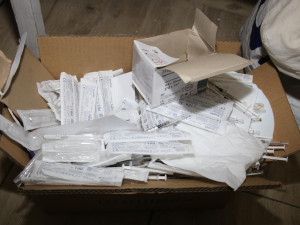 Heroin vyráběli v pronajatých prostorách. Kriminalisté dvojici sledovali čtyři měsíce