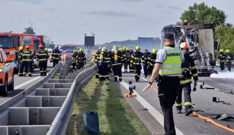 Dálnici D2 před Brnem ochromily dvě smrtelné nehody, zavřená byla několik hodin