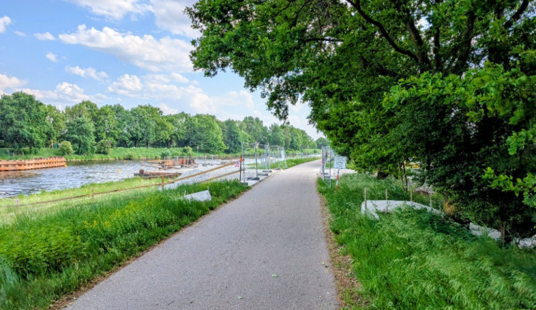 Severní spojka dál roste. Pěší a cyklisty ochrání na levobřežce dvacetimetrový tubus