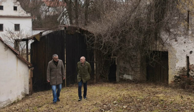 Tělo pod betonem i vražda Illeové. Bývalý šéf mordparty otevřel případy Jindřichohradecka