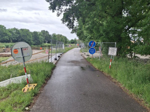 Cyklisty mezi Budějcemi a Hlubokou chrání nový tunel, brzy povede pod přemostěním