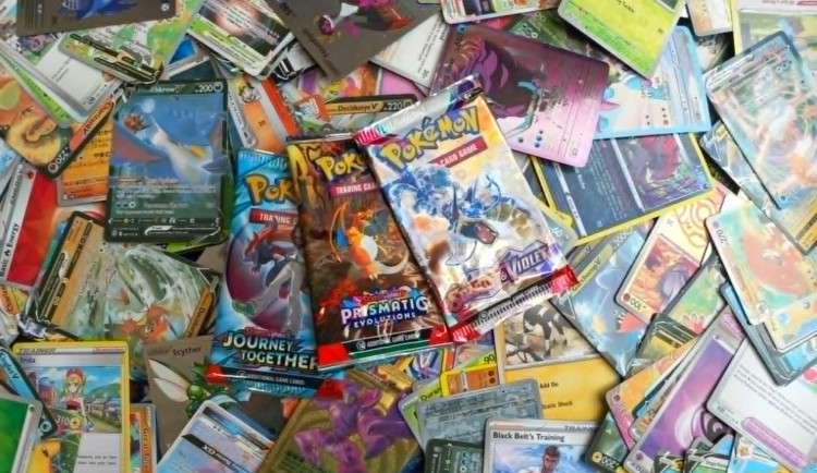 Zloděj řádil v hračkářství. Během otvírací doby odnesl kartičky Pokémonů za deset tisíc