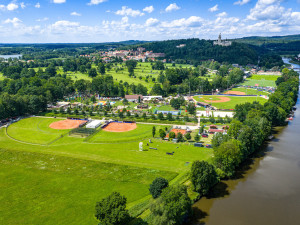 Hluboká otevřela víceúčelové hřiště a vyčíslila ekonomické přínosy sportu