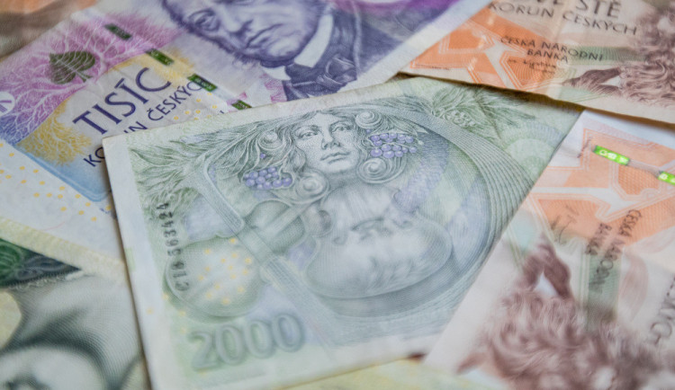 Policie obvinila 18 lidí kvůli podvodům s dotacemi na školení