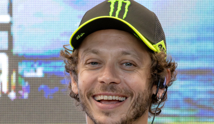 Valentino Rossi dorazil do Brna. Legendární Ital bydlí přímo na okruhu a fandí svému týmu
