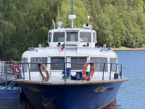 Na Lipno trochu jinak. Lodní výlet nabídne výhledy, zážitky i chvíli klidu