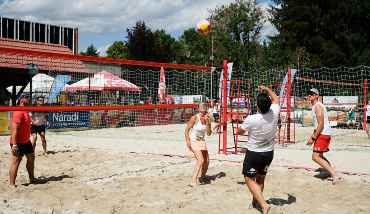 Jubilejní turnaj Beach pro BAZALKU vynesl na podporu centra 173 tisíc korun