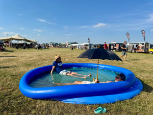 Hasiči, bazénky a chill zóny. Festival Mighty Sounds bojoval s úmorným vedrem