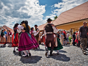 Borůvkobraní slaví 20 let. Borovany zaplaví borůvkové dobroty i hudba