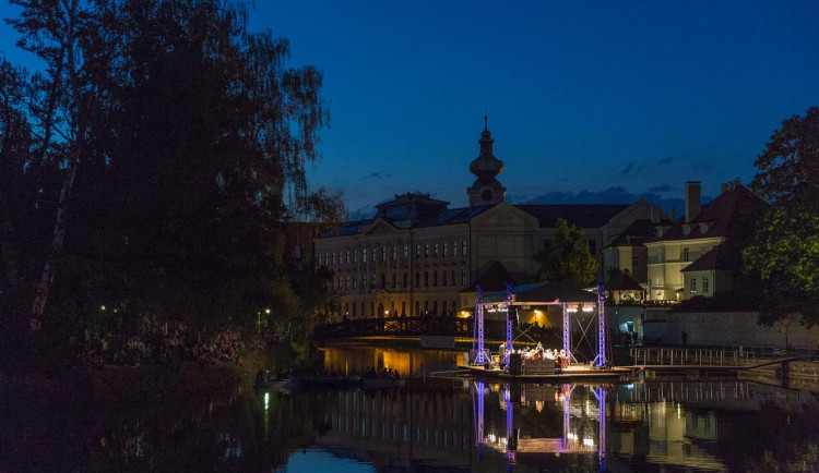 KULTURNÍ TIPY: Vyrazte na hudební festivaly, noční Krumlov i Múzy na vodě