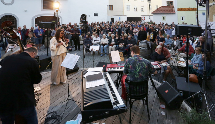 Novinky, koncert v opravené Slavii a česká premiéra. Jazzový festival míří na jih Čech