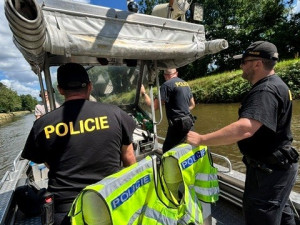 Chystáte se k vodě? Policie připomíná zásady, na které byste neměli zapomínat