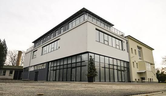 Děti se konečně vrátí do školy v hradecké Malšově Lhotě, kolaudace je na světě