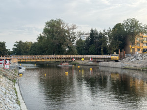 Z mostu Kosmonautů zbyla jen suť. Největší dopravní stavba roku vstupuje do další fáze