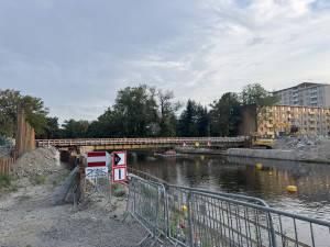 Z mostu Kosmonautů zbyla jen suť. Největší dopravní stavba roku vstupuje do další fáze