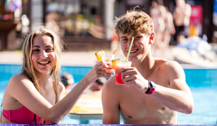 Aquapalace Praha zve na večery plné hudby, tance a světelných show