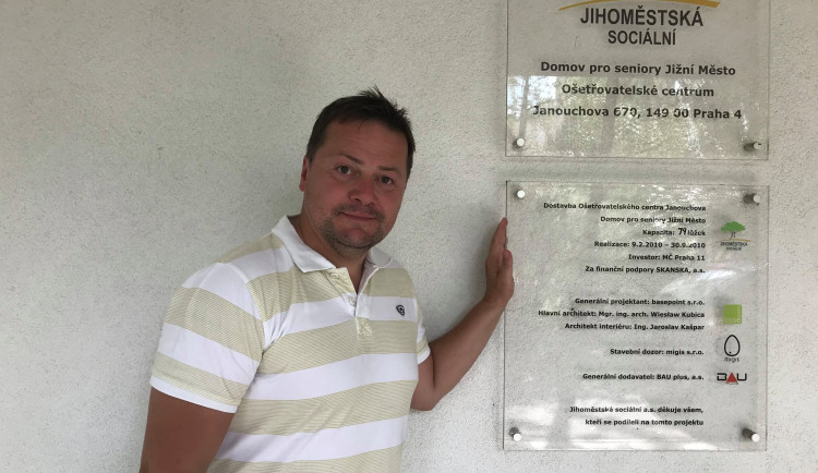 Bývalý starosta Prahy 11 prodal podle policie levně pozemky, obžalobě čelí i zastupitelé