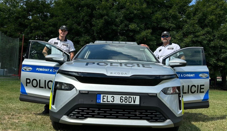 Až 580 kilometrů na jedno nabití. Jihočeští policisté testují elektrickou Škodu Elroq