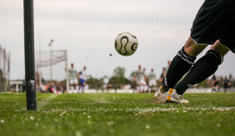 Na fotbal raději šalinou. Policie očekává nápor fanoušků u stadionu v Srbské