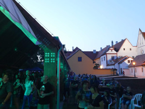 Koncerty pod hvězdami pokračují. Do Borovan přijedou Žalman i Pártlová