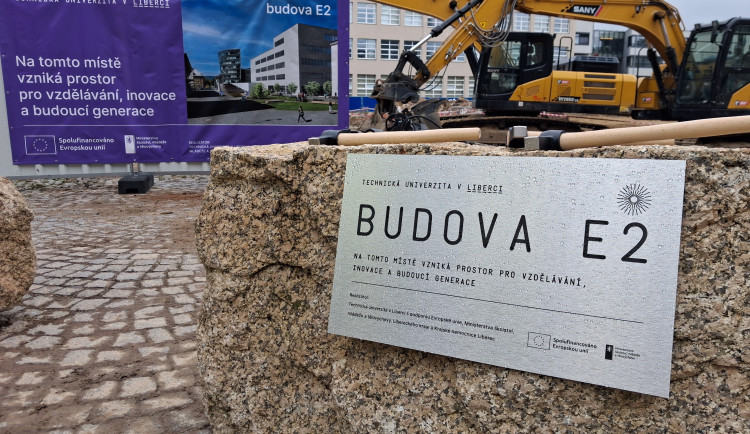V Liberci začala stavba budovy za půl miliardy. Přestěhuje se sem fakulta i knihovna