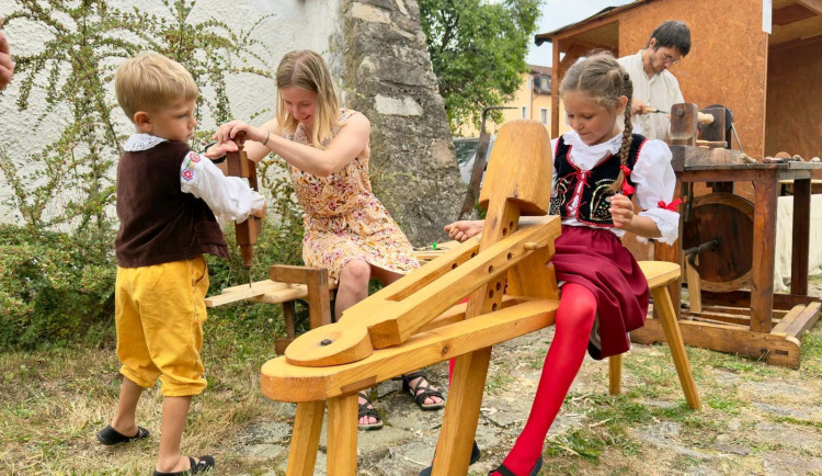 Tvrz Žumberk u Nových Hradů ožije letní řemeslnou slavností