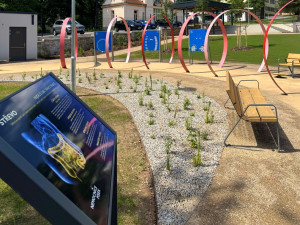 V nemocničním parku vznikl nový rehabilitační areál. Sloužit bude pacientům i veřejnosti