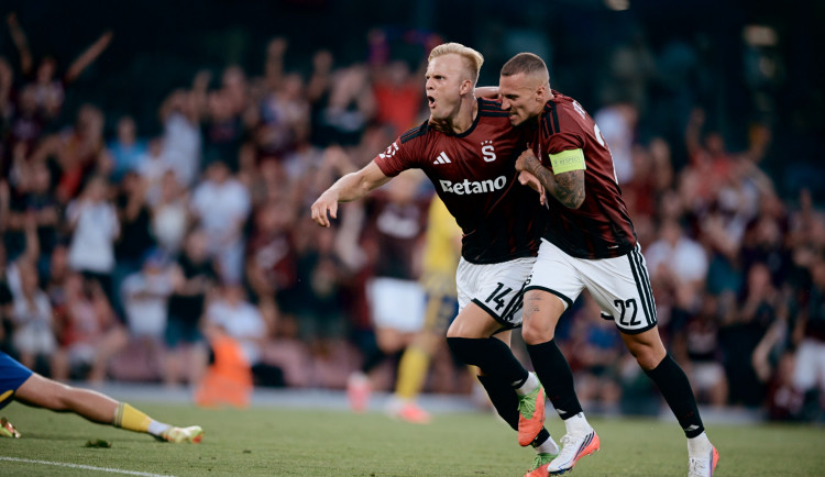 Sparta porazila Zlín 3:1, gól Nora Brunese oslavili vikingským veslováním