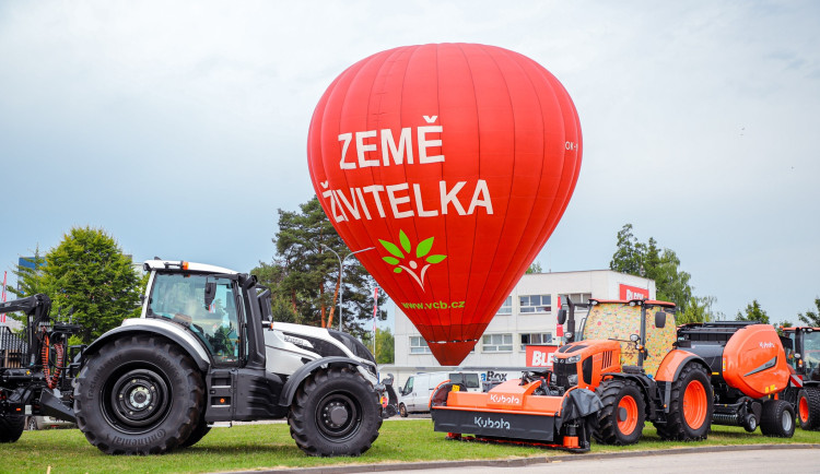 Země živitelka láká na inovace, zvířata i soutěž o minibagr
