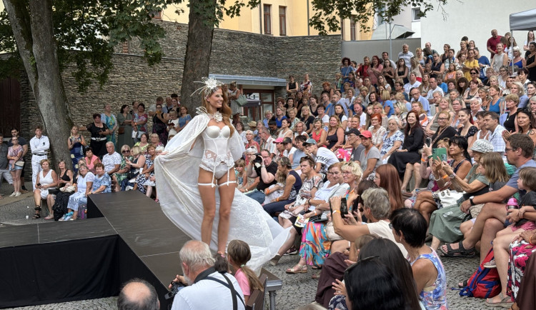 V Jablonci nad Nisou začala přehlídka skla a bižuterie Křehká krása, potrvá do neděle