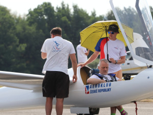V Jindřichově Hradci se předvedla špička v letecké bezmotorové akrobacii