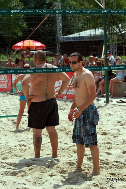 Ruda: se za tebe schovám. Hrubas: to se ti asi nepovede :-)