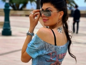 Nela Bjalkovová, 22 let. V Budějcích žije, studuje, podniká a miluje je. Profil pod nickem Nela Bjalkovová