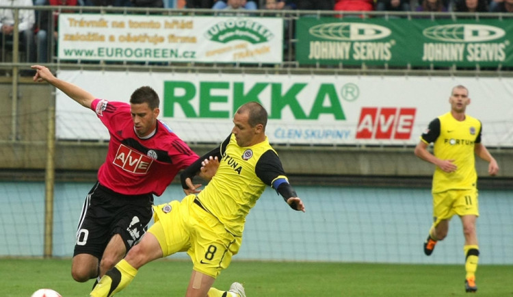 Kapitán Matějovský zabraňuje v úniku Michalu Klesovi