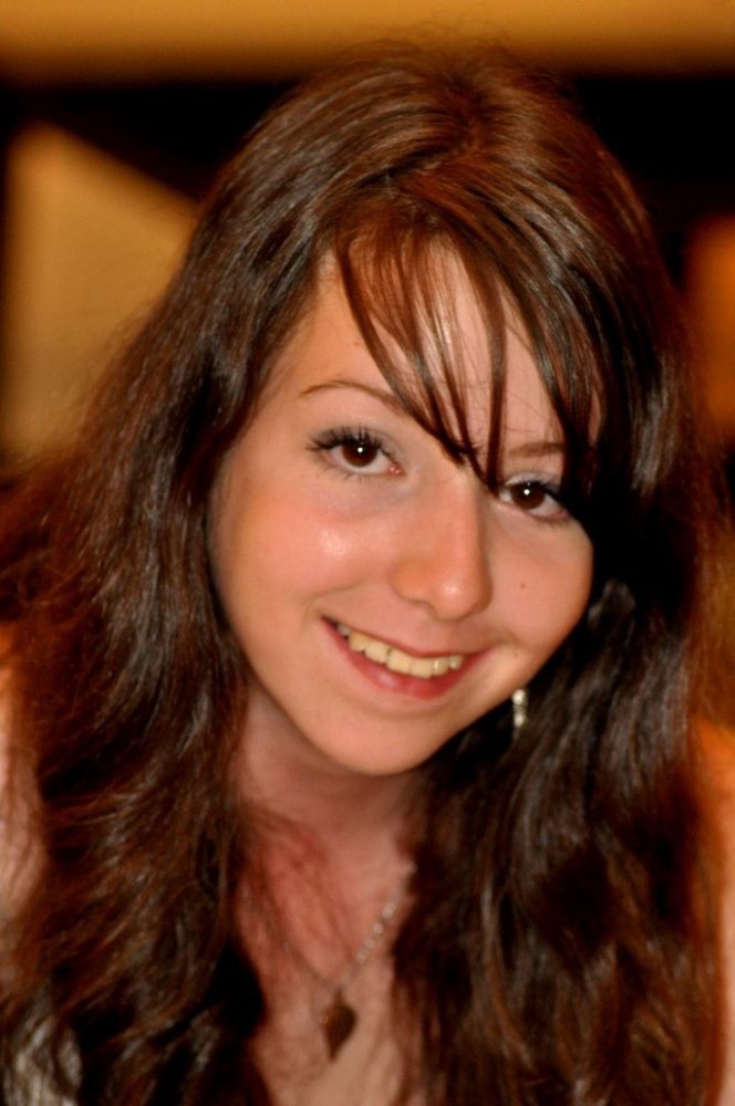 Aneta Mikešová, 18 let. Narodila se v Č.B., bydlí v Č.B., studuje v Č.B. Profil má pod nickem: Enea.