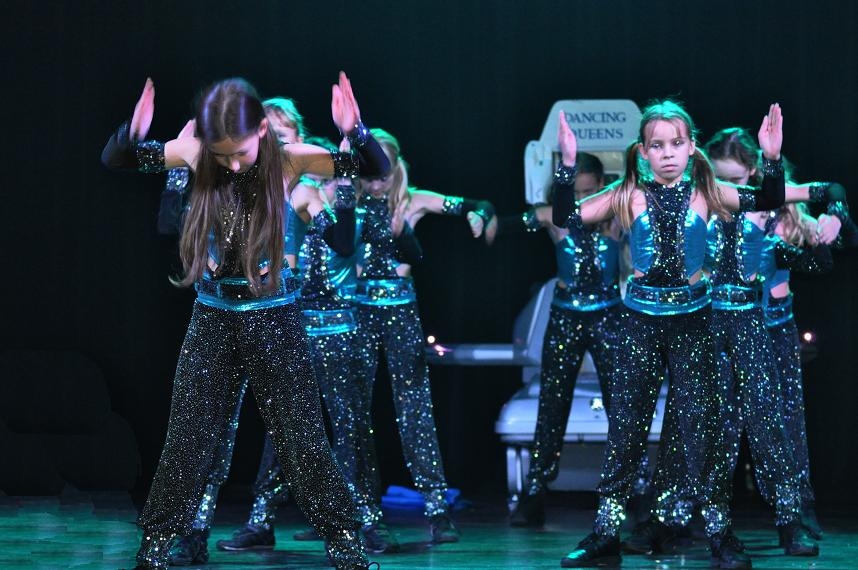 Dancing Queens - Planeta D.Q. I