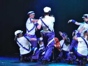 Danceshow Dancing Queens - Reset a Man