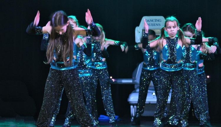 Dancing Queens - Planeta D.Q.  I