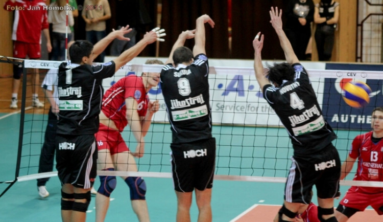 Trojblok v podání Rojase, Sukuby a Novotného