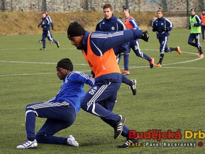 Brazilský souboj - Sandro dotírá na Fernanda Tobiase Hudsona