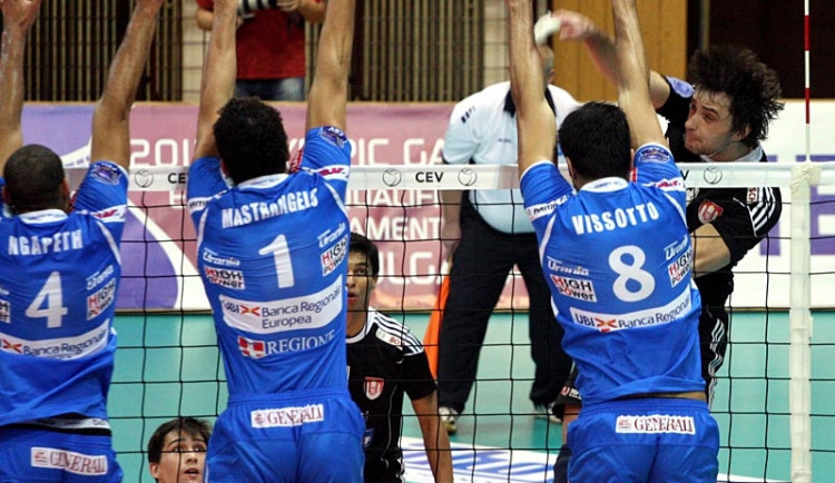 Tomáš Fila se snaží prosadit proti italské zdi