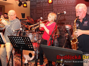 Koncert HE bandu v Modrých dveřích