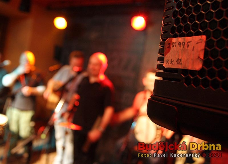 Koncert Děda Mládek Illegal Bandu v Modrých dveřích