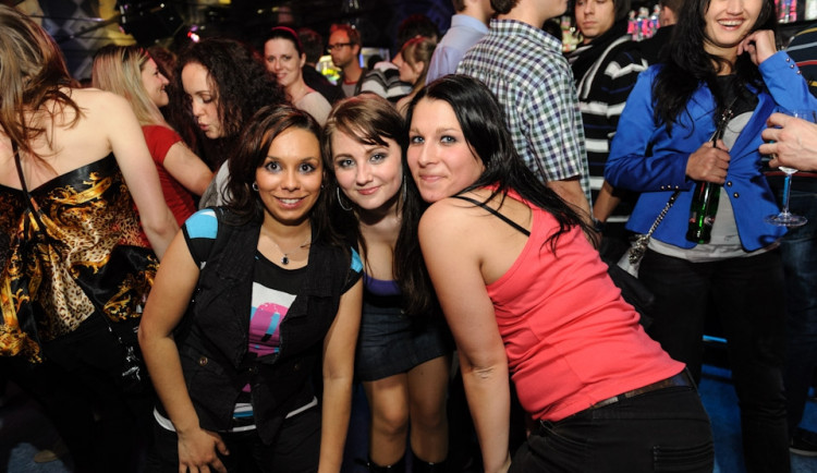 Budějcká Drbna slavila v dance baru Paradox svoje 1. narozeniny