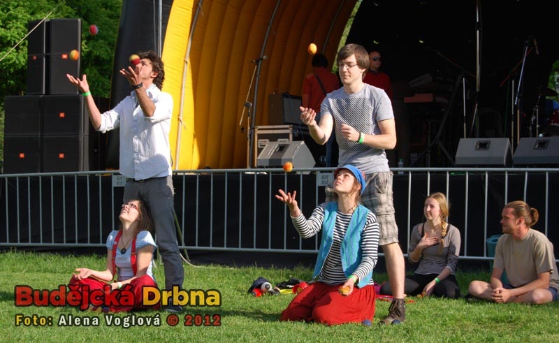 Kejklířské vystoupení Cirkus clubu ČB