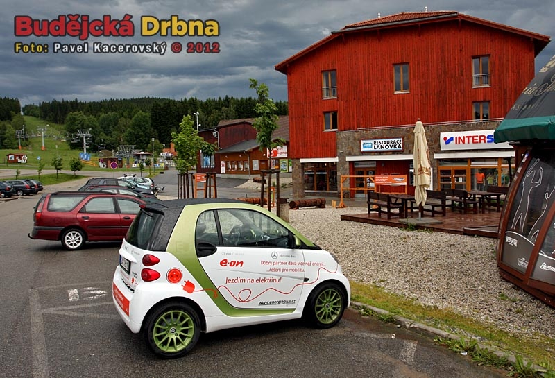 Elektromobil E.ONu před Chatou Lanovka