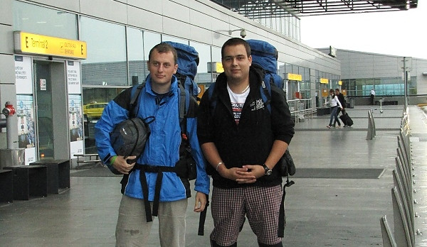 Epizoda 1 - Bergen: Ruzyňské letiště v Praze, zleva Jaromír Cipín a Jan Vávra